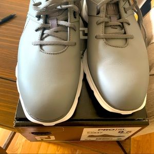 Mens gray leather Foot Joy golf shoes- size 9.5. New and never worn